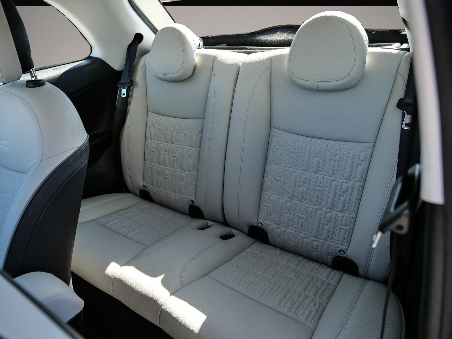 Bild 6 Fiat 500e La Prima by Bocelli Navi Leder LED Apple C
