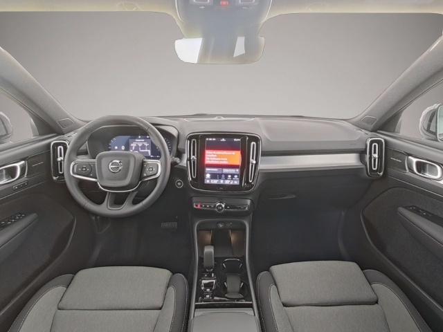 Bild 4 Volvo XC40 Plus Black Edition 2WD StandHZG Digitales C