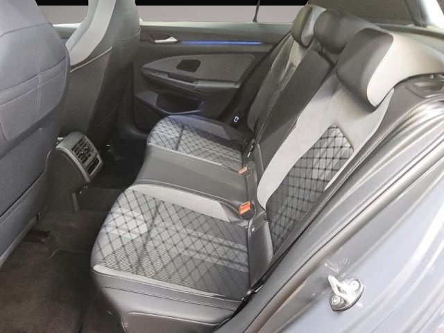 Fotografie 4 des Volkswagen Golf 8 VIII 1.5 eTSI DSG R-Line IQ.Light/ACC/Har