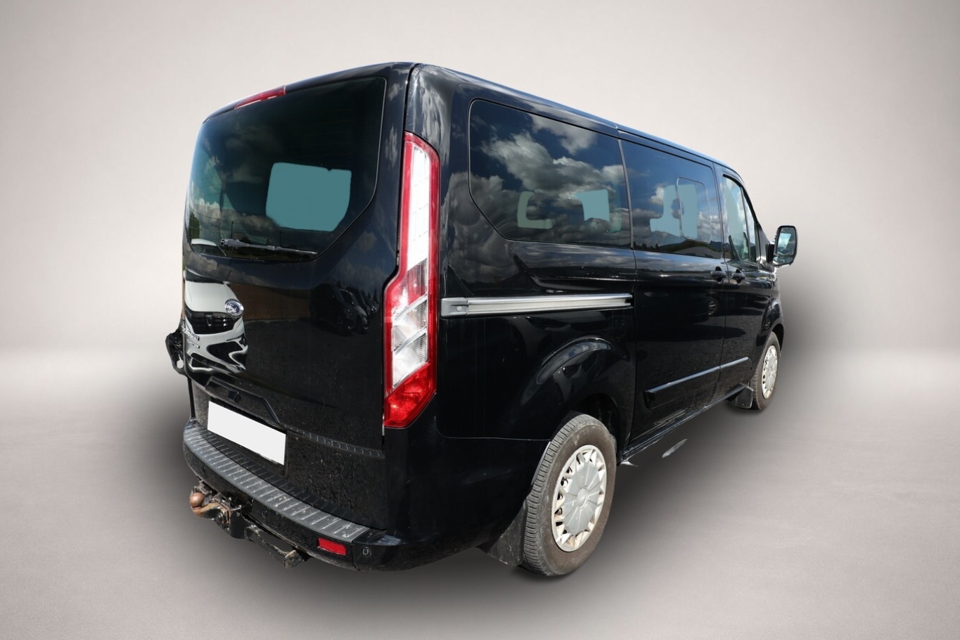 Fotografie des Ford Tourneo Custom 310 L1 2.0 TDCi 170 Titanium AHK