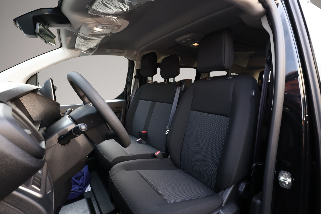 Fotografie des Peugeot Expert Kombi L3 9S LED AHK PrivG 2xKlima Nav Kam
