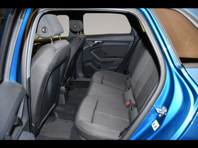 Fotografie des Audi A3 Sportback 35 TFSI S-tronic advanced Einparkhi