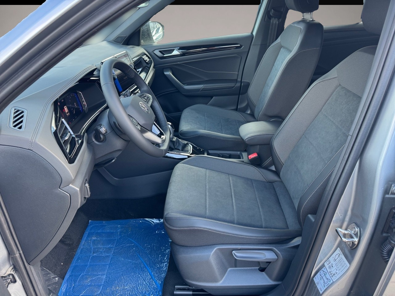Bild 5 Volkswagen T-Roc Black Edition 1.5TSI DSG MATRIX+PANO+19Alu