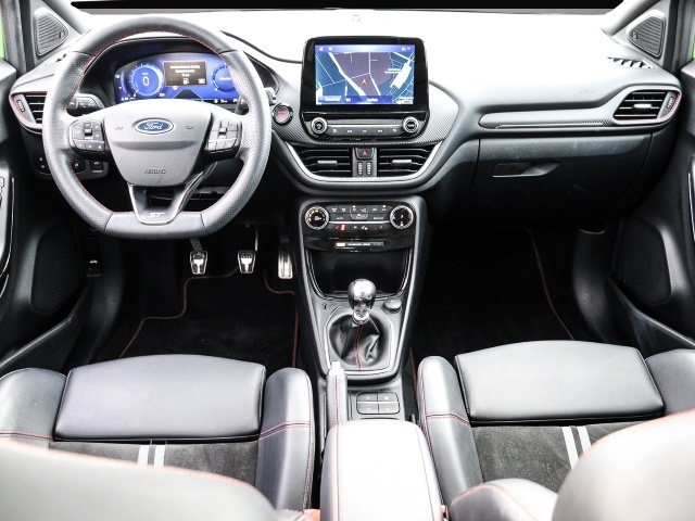 Fotografie des Ford Puma ST X 1.5 EcoBoost EU6d Navi Digitales Cockp