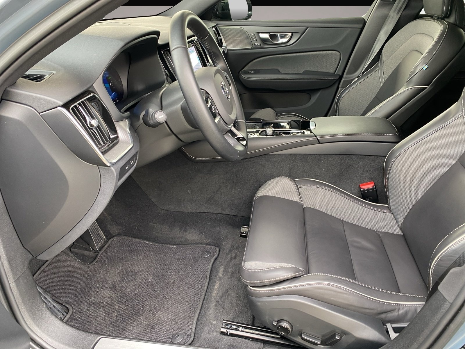 Bild 7 Volvo V60 Kombi T8 Plus Dark Recharge WiPa*SitzHzg*LED
