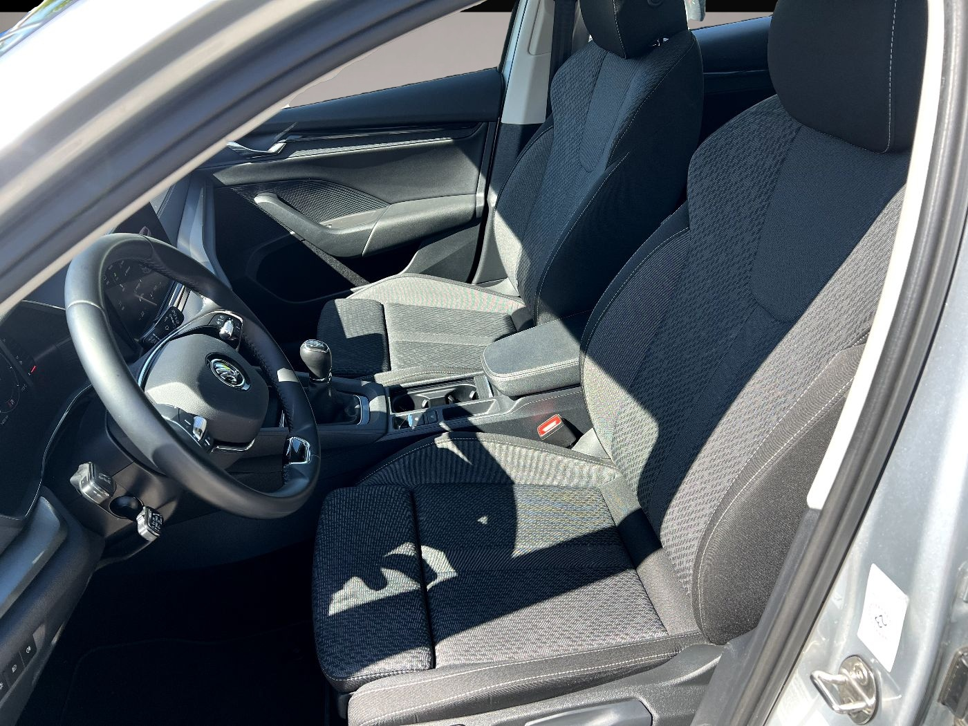 Bild 7 Skoda Octavia Combi 2.0 TDI Ambition *LED Navi ACC DAB