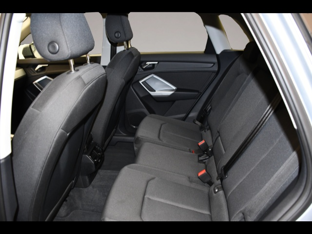 Bild 6 Audi Q3 35 TSI S-tronic advanced AHK/Tempo/Einparkhi