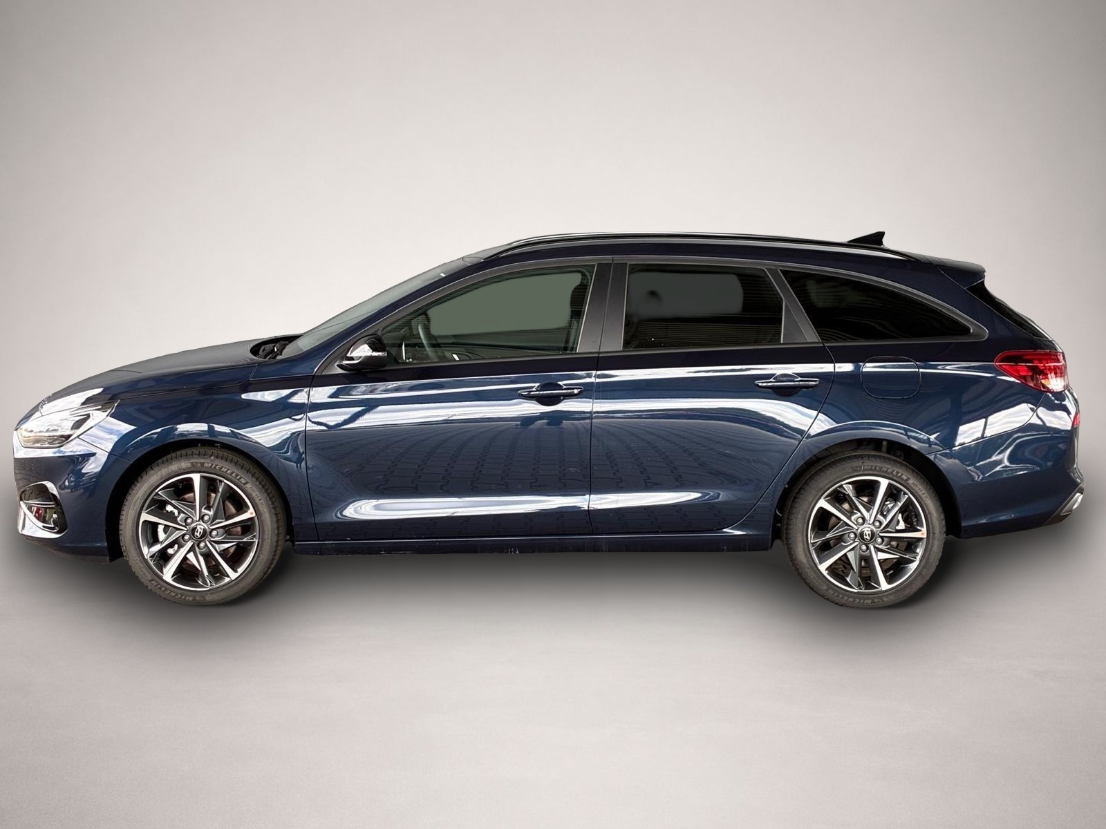 Fotografie 2 des Hyundai i30 Kombi Comfort Plus 1.0 TGDI DCT / Navi / Sit