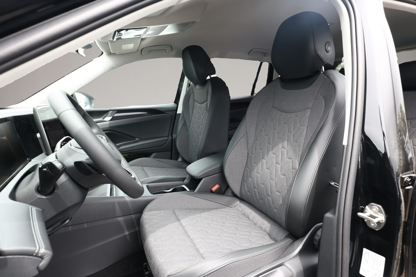 Bild 5 Volkswagen Tiguan DSG LED+ Nav 5JGar IQ.DRIVE 18Z SHZ Keyl