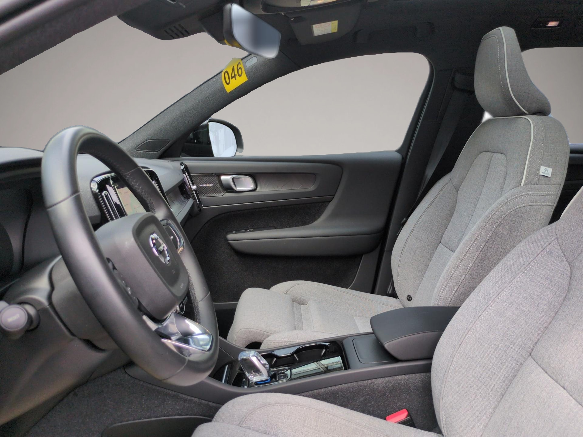 Fotografie des Volvo EX40 300 kW Twin Motor AWD Ultra Dark