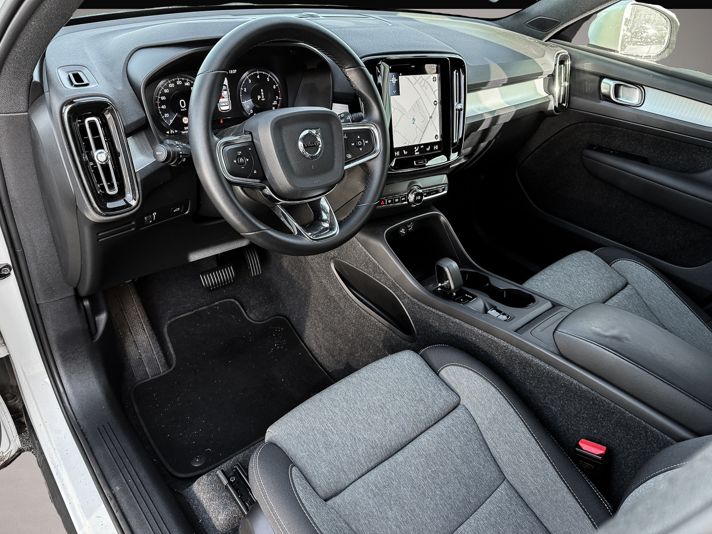 Bild 4 Volvo XC40 Core 2WD Navi Digitales Cockpit Soundsystem