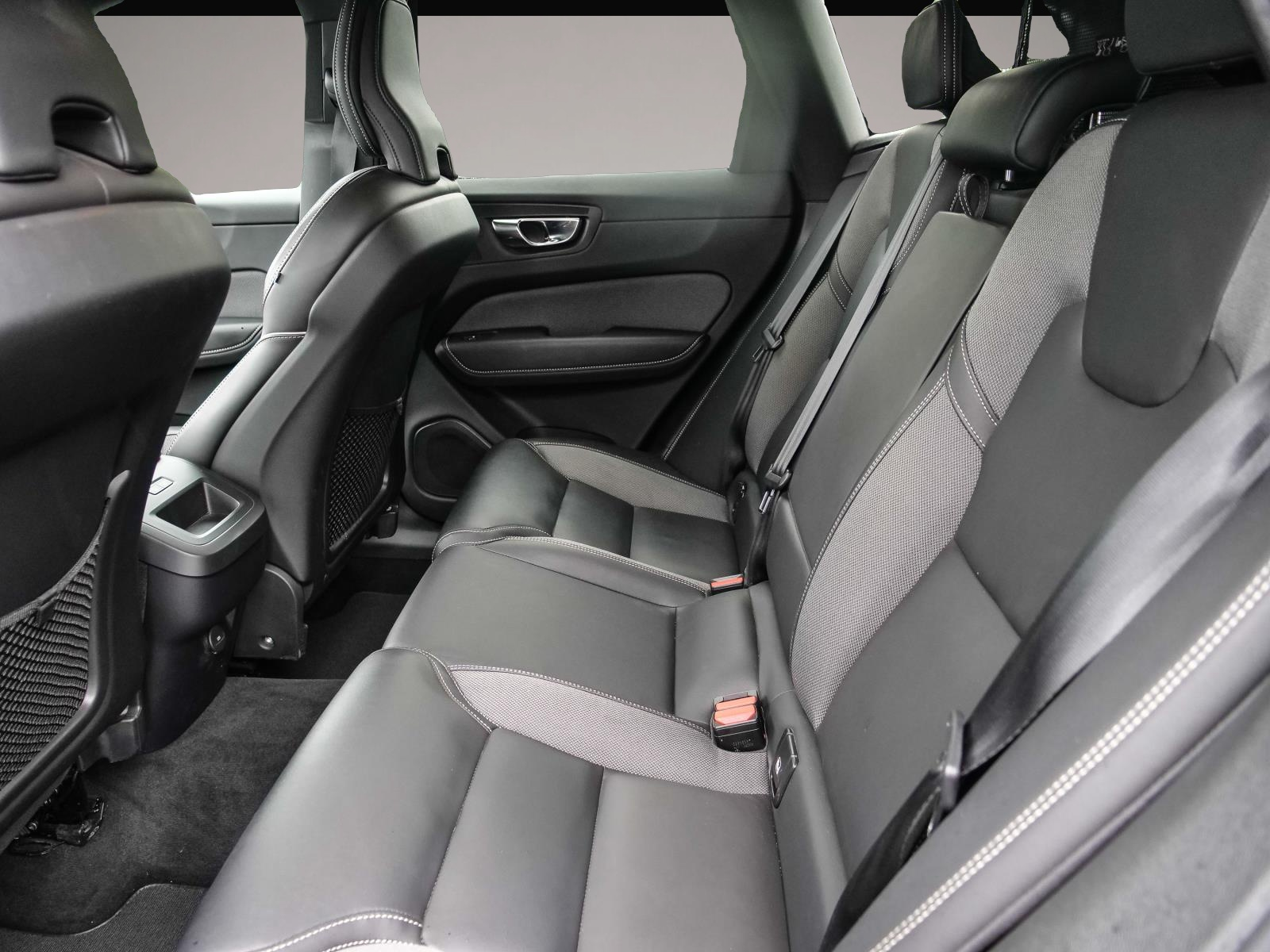 Bild 6 Volvo XC60 R Design B4 2WD Digitales Cockpit Memory Si