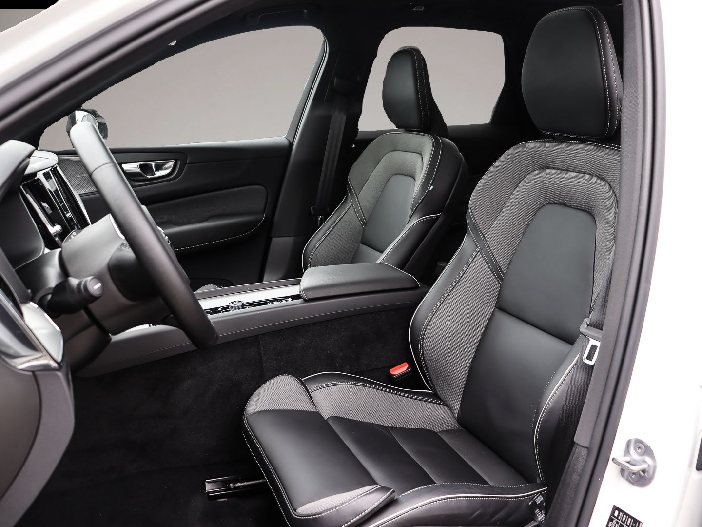 Bild 6 Volvo XC60 R Design Recharge Plug-In Hybrid AWD T6 Twi