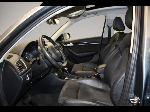 Bild 3 Audi quattro Q3 2.0 TFSI S-tronic quattro Pano /Einparkhi