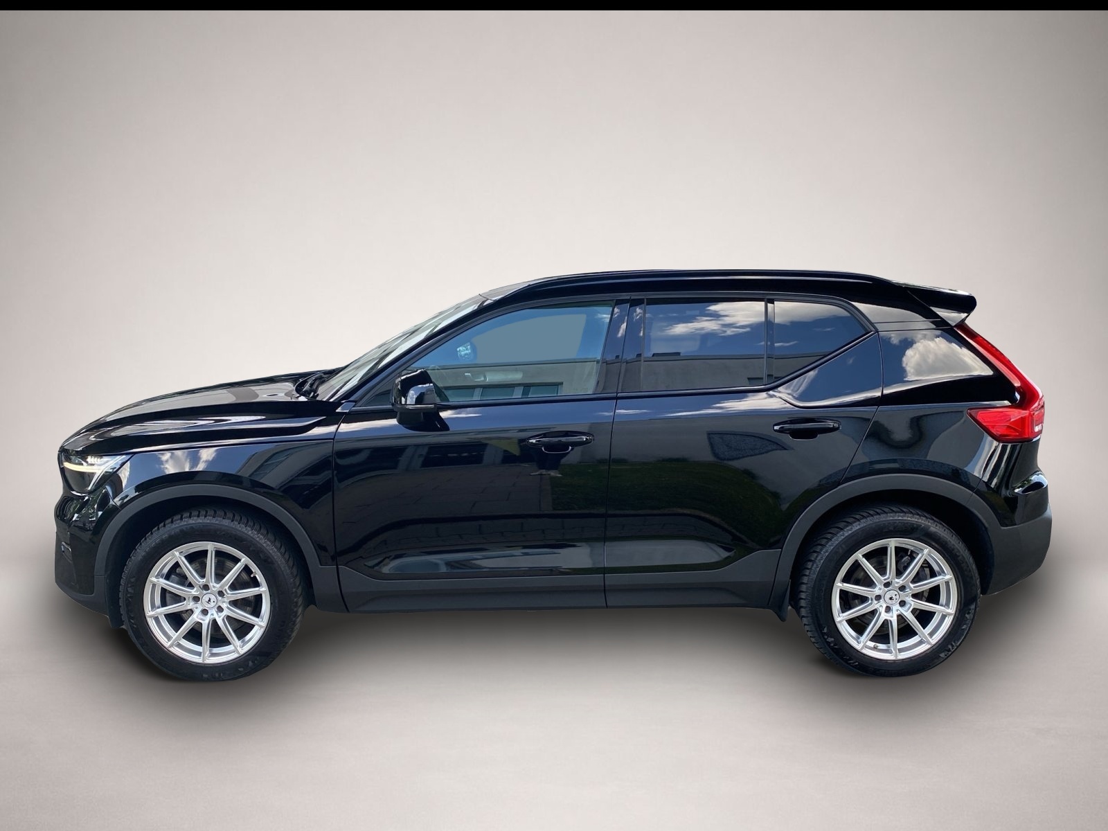 Bild 2 Volvo XC40 B4 Plus Dark AHK*LED*Navi*SHZ*Winterp.*Kam.