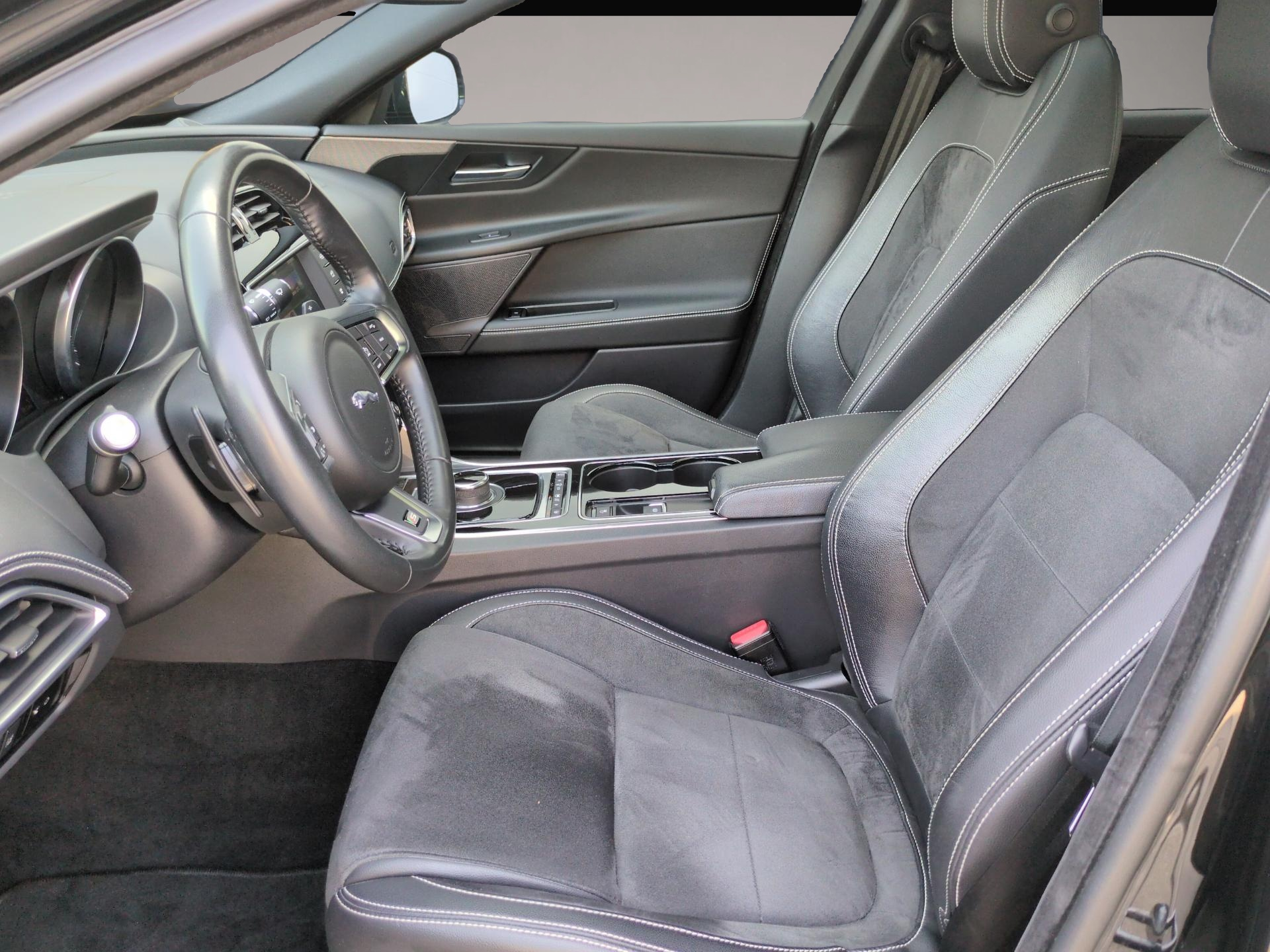 Bild 4 Jaguar XE 3.0 V6 S Schiebedach Park-P. Kamera Navi Xeno