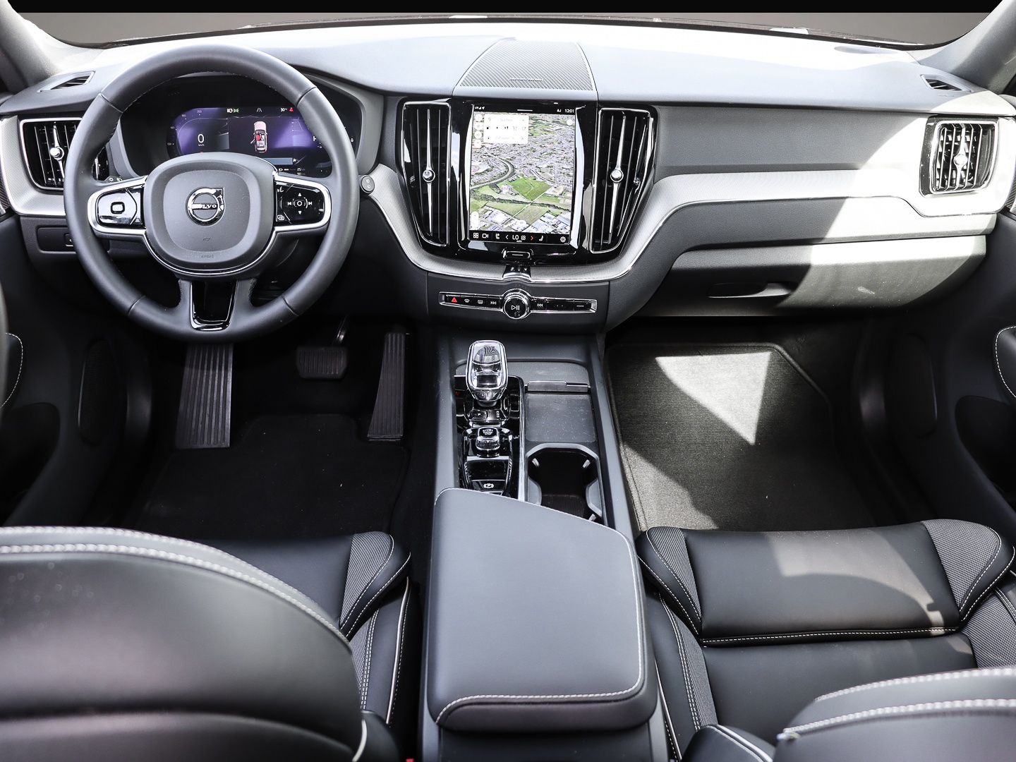 Bild 4 Volvo XC60 Plus Dark Recharge Plug-In Hybrid AWD T8 Tw