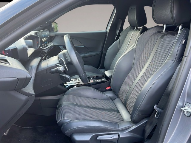 Bild 7 Peugeot 2008 GT PURETECH 130 NAVI SHZ PANO FOCAL ACC