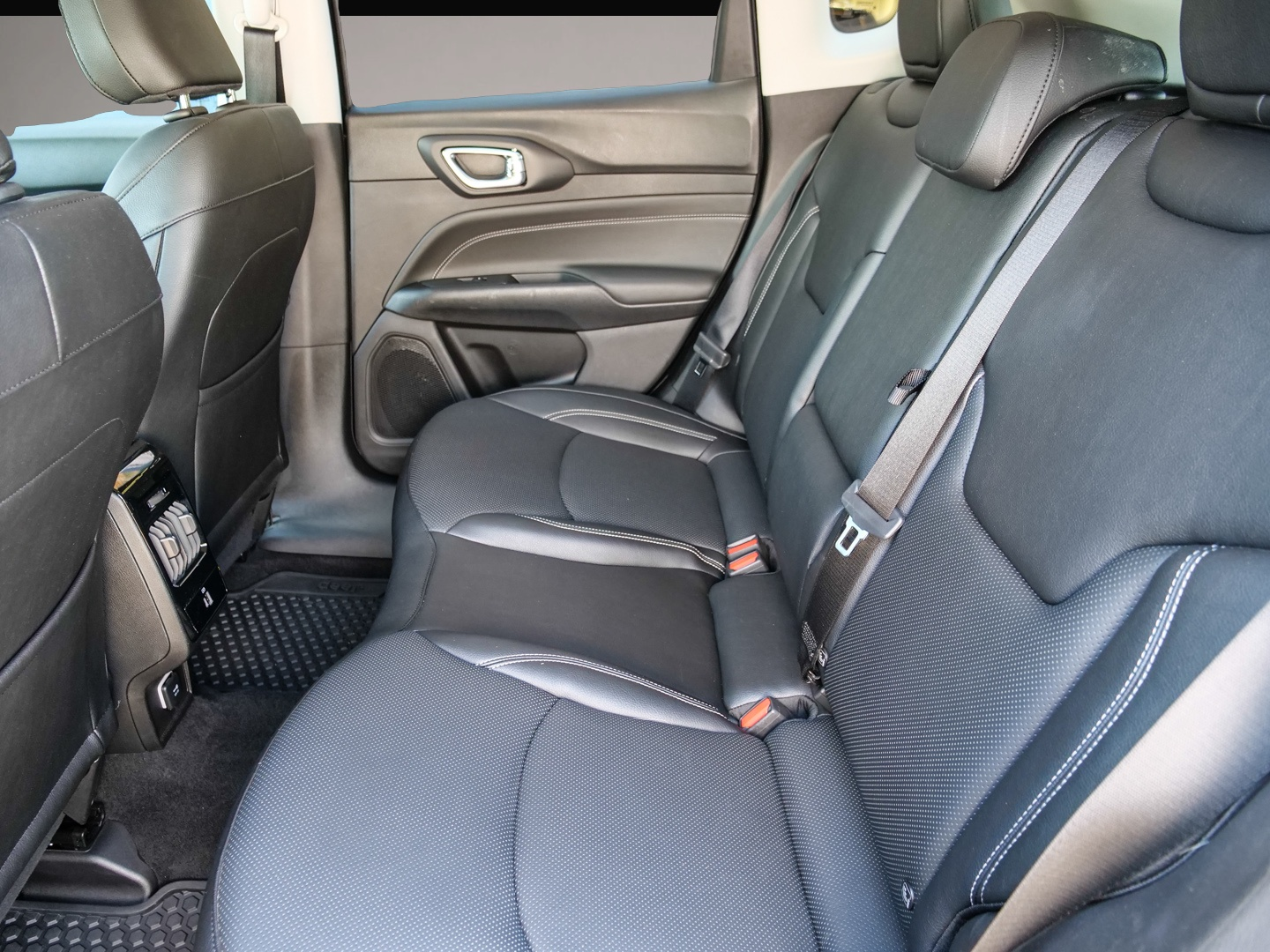Bild 5 Jeep Compass S Plug-In Hybrid 4WD Navi Soundsystem 36