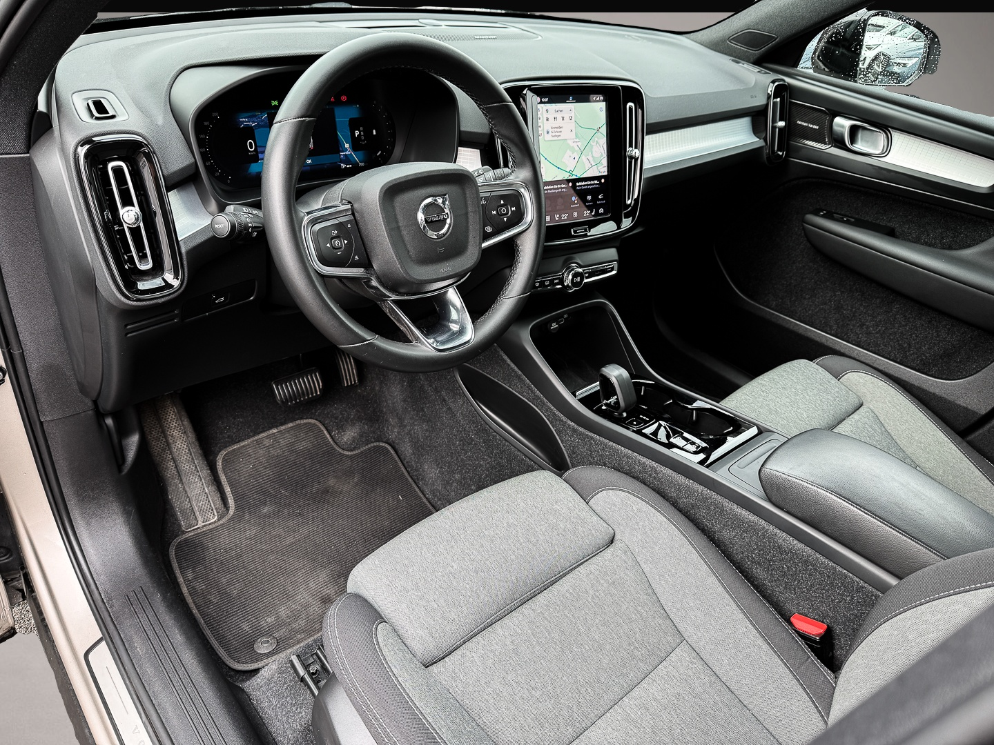 Bild 4 Volvo XC40 B3 Benzin Plus Dark 2WD AHK Memory Sitze Ha