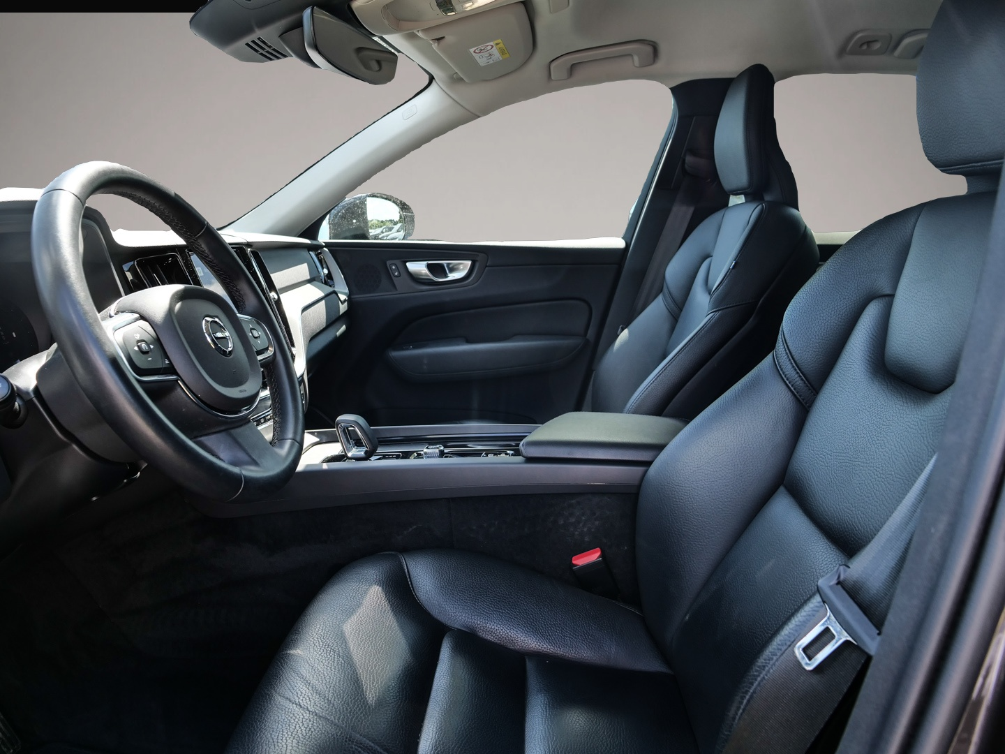 Bild 4 Volvo XC60 Core 2WD StandHZG AHK Digitales Cockpit Sou