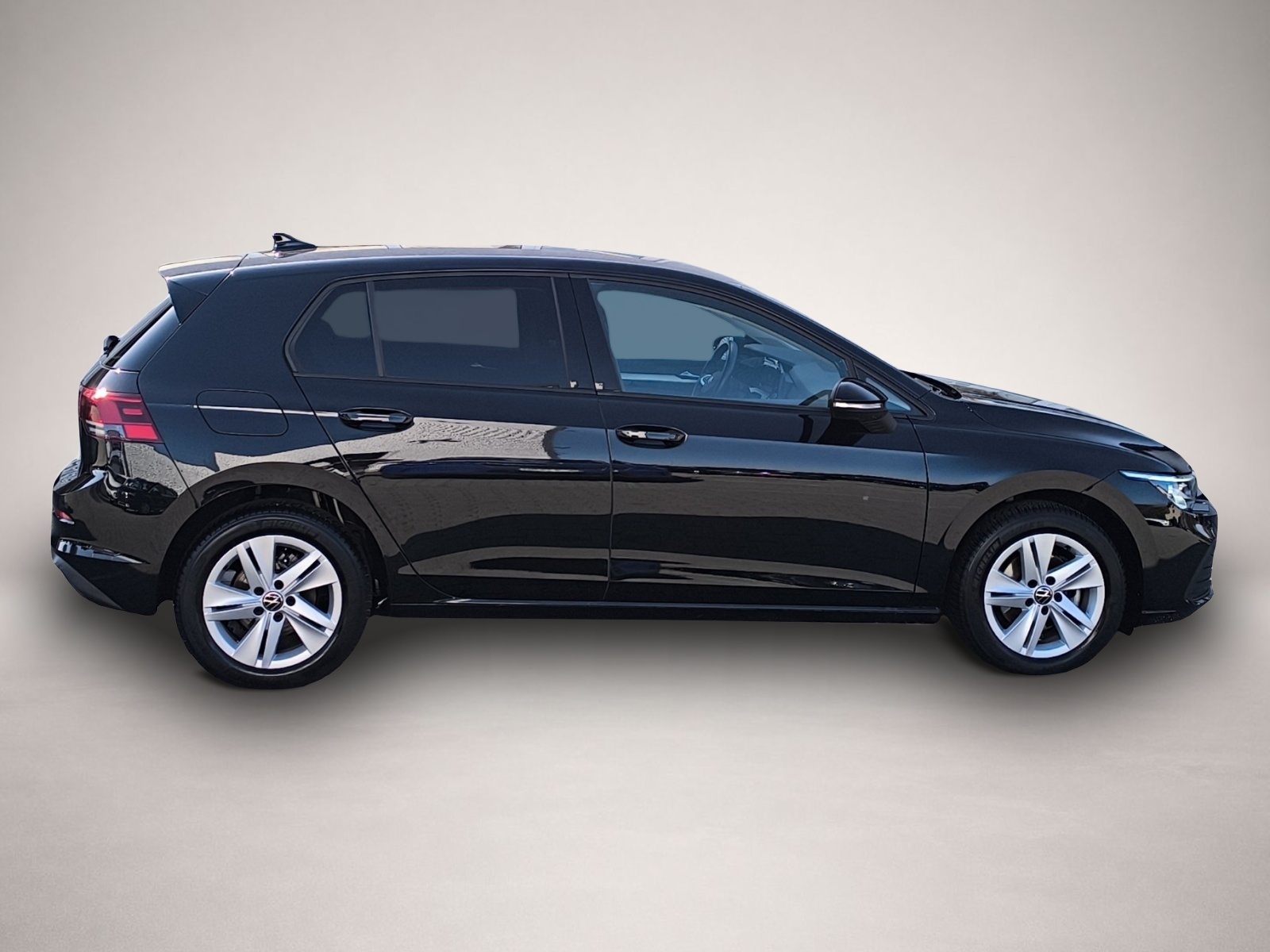 Fotografie des Volkswagen Golf 8 Lim. 1.5 TSI Life LED NAVI RFK