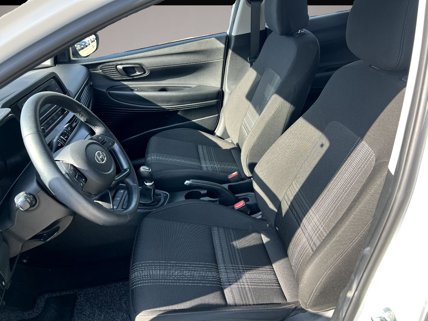 Bild 6 Hyundai i20 1.2 Select *Sitzheizung PDC Klima DAB+*