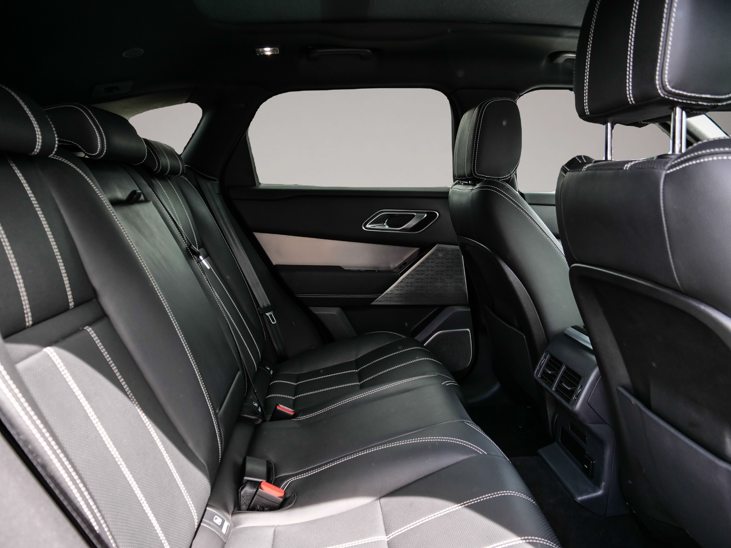 Bild 4 Land Rover Range Rover Velar P400 R-Dynamic SE AHK 3D Sound