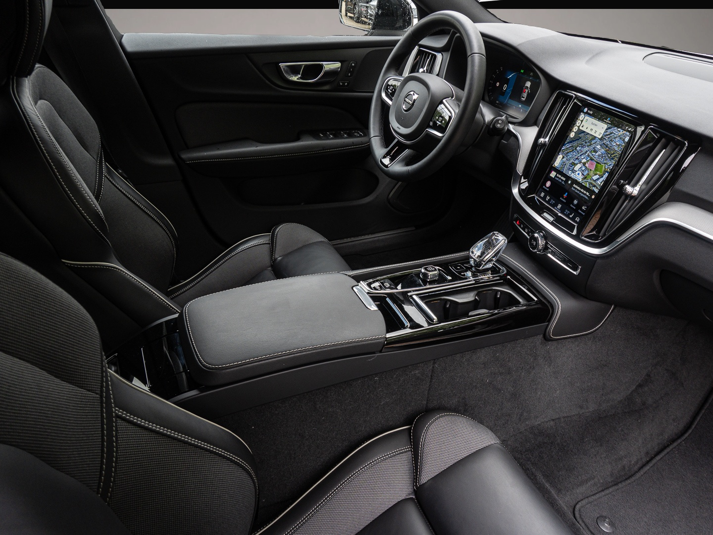 Bild 6 Volvo V60 Kombi Plus Dark Recharge Plug-In Hybrid AWD