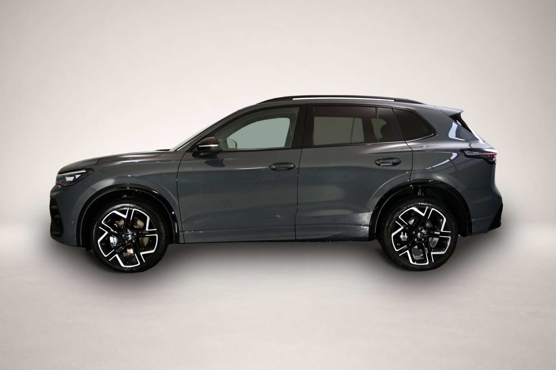 Fotografie 2 des Volkswagen Tiguan Volkswagen R-Line 2.0 TSI 195 kW (265 PS)