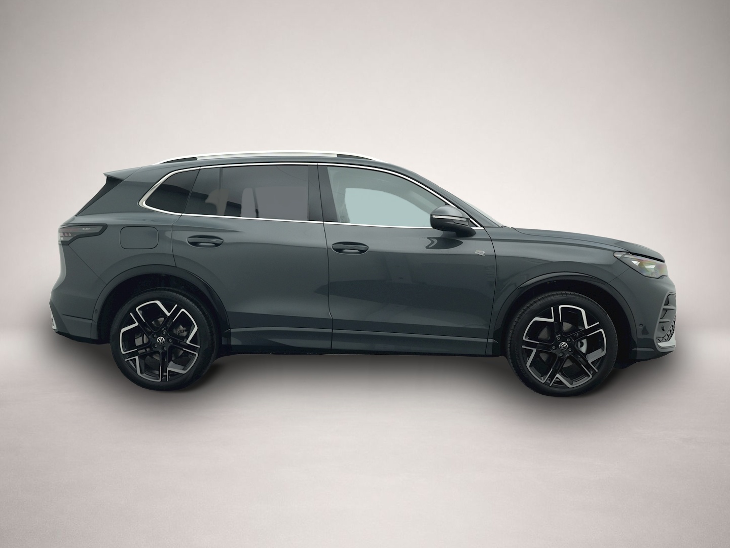 Bild 6 Volkswagen Tiguan 1.5 eTSI DSG R-Line AHK IQ.LIGHT 360-KAM