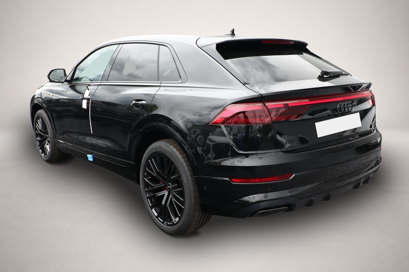 Fotografie des Audi Q8 2xS line AssistenzP+ 22Z Laser Pano HUD Klim4
