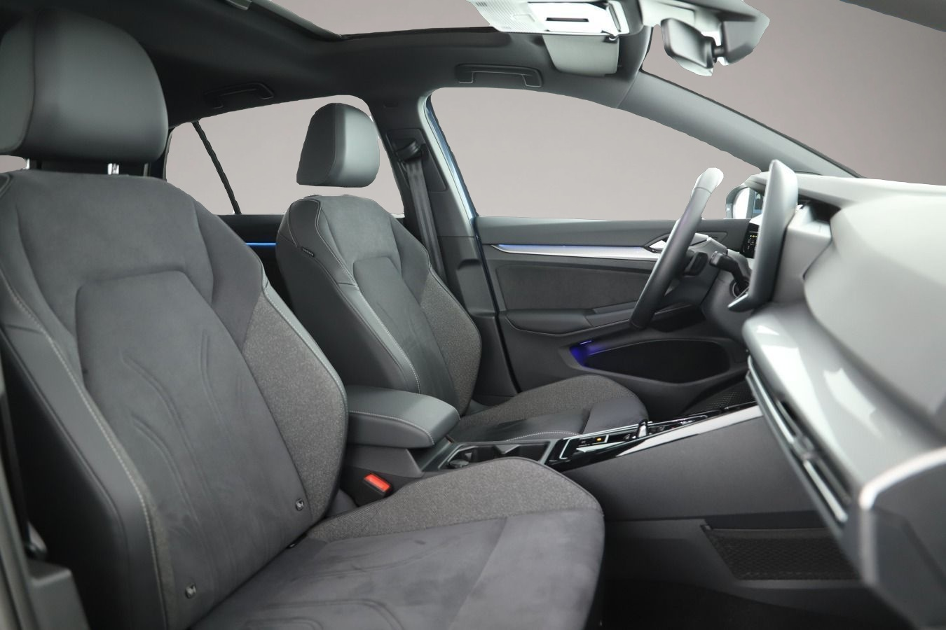 Bild 6 Volkswagen Golf 8 VIII 1.5 eTSI DSG Edition 50 IQ.Light/ACC