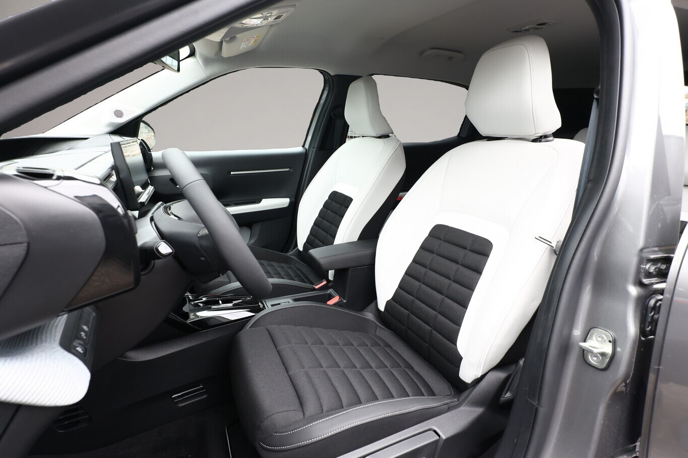 Bild 5 Citroën C3 Aircross Hybrid PLUS WinterP HUD LED CarP BT