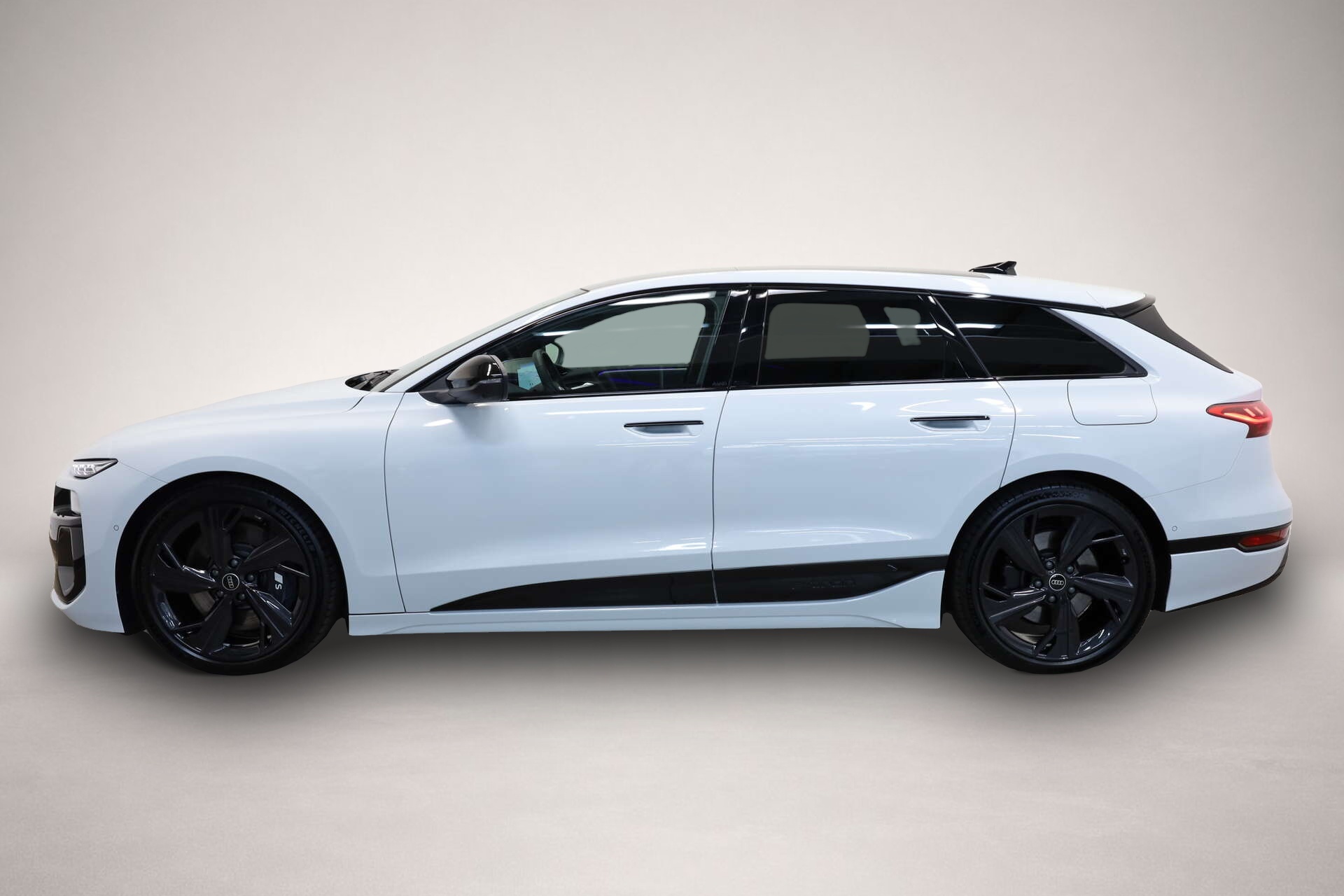 Fotografie des Audi e-tron S6 Avant e-tron