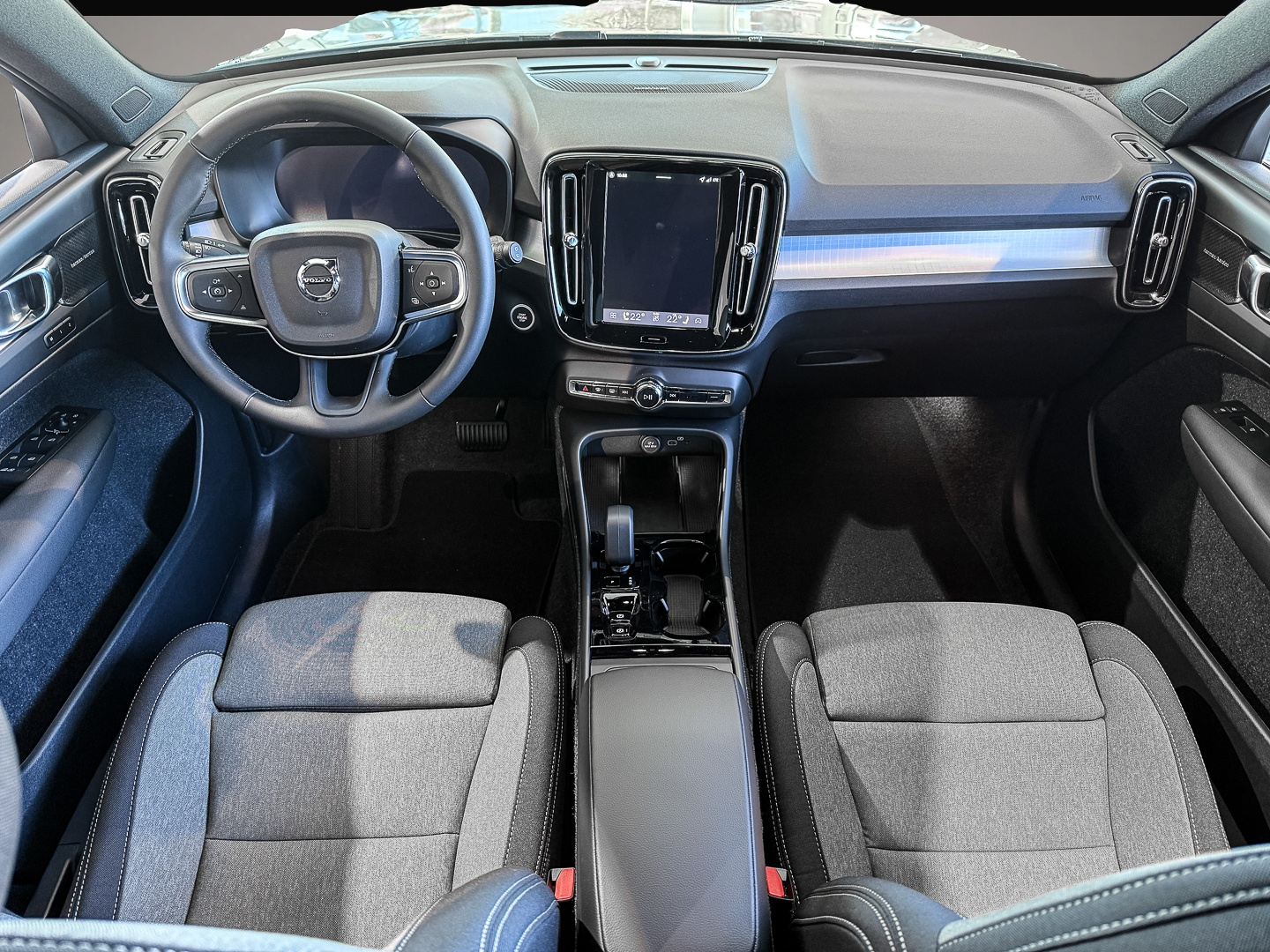 Bild 5 Volvo XC40 B3 Benzin Plus Black Edition Surround View