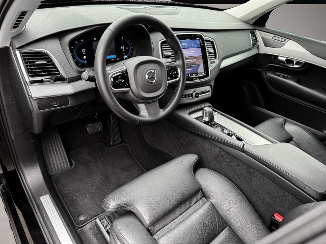 Fotografie des Volvo XC90 Core AWD B5 Benzin Mild-Hybrid EU6d 7-Sitze
