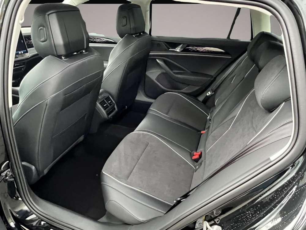 Fotografie des Volkswagen Passat Variant Elegance 2,0 TDI DSG Navi Pro