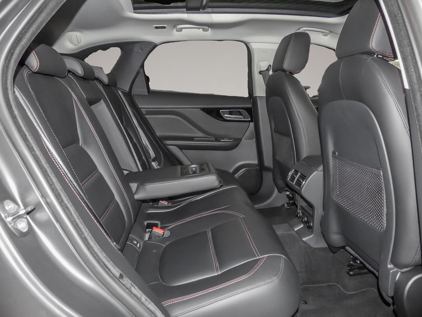 Bild 5 Jaguar F-Pace Prestige AWD 30d EU6d-T Allrad AHK-abnehm
