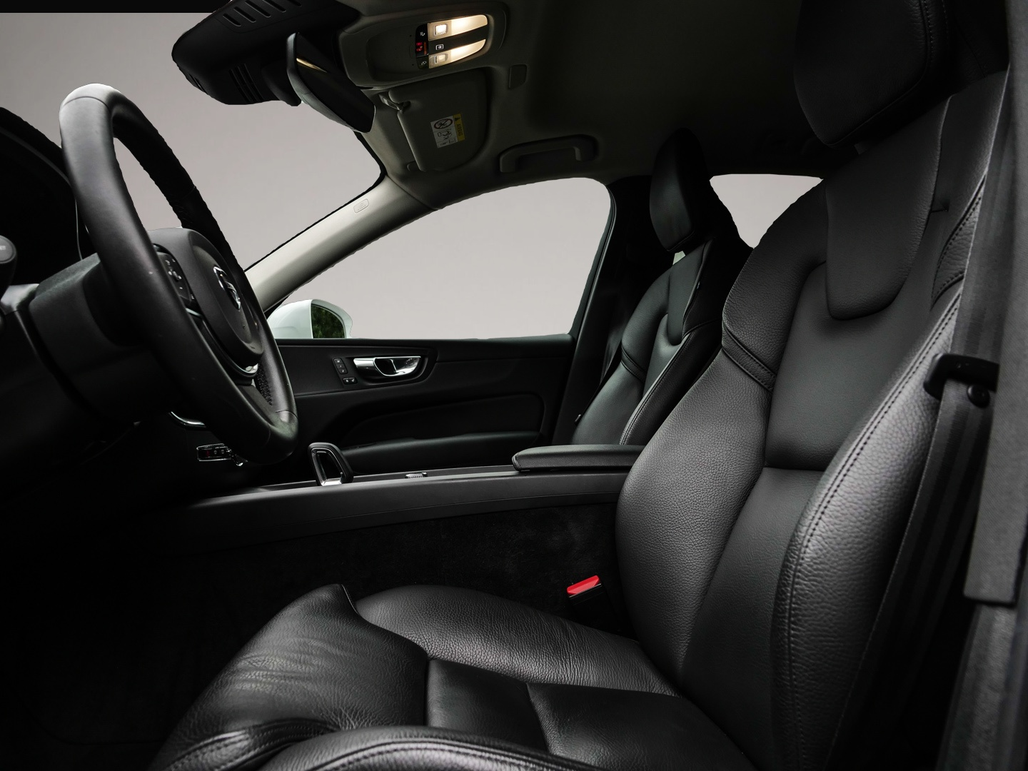 Bild 4 Volvo XC60 Core 2WD B4 Benzin EU6d AHK Digitales Cockp