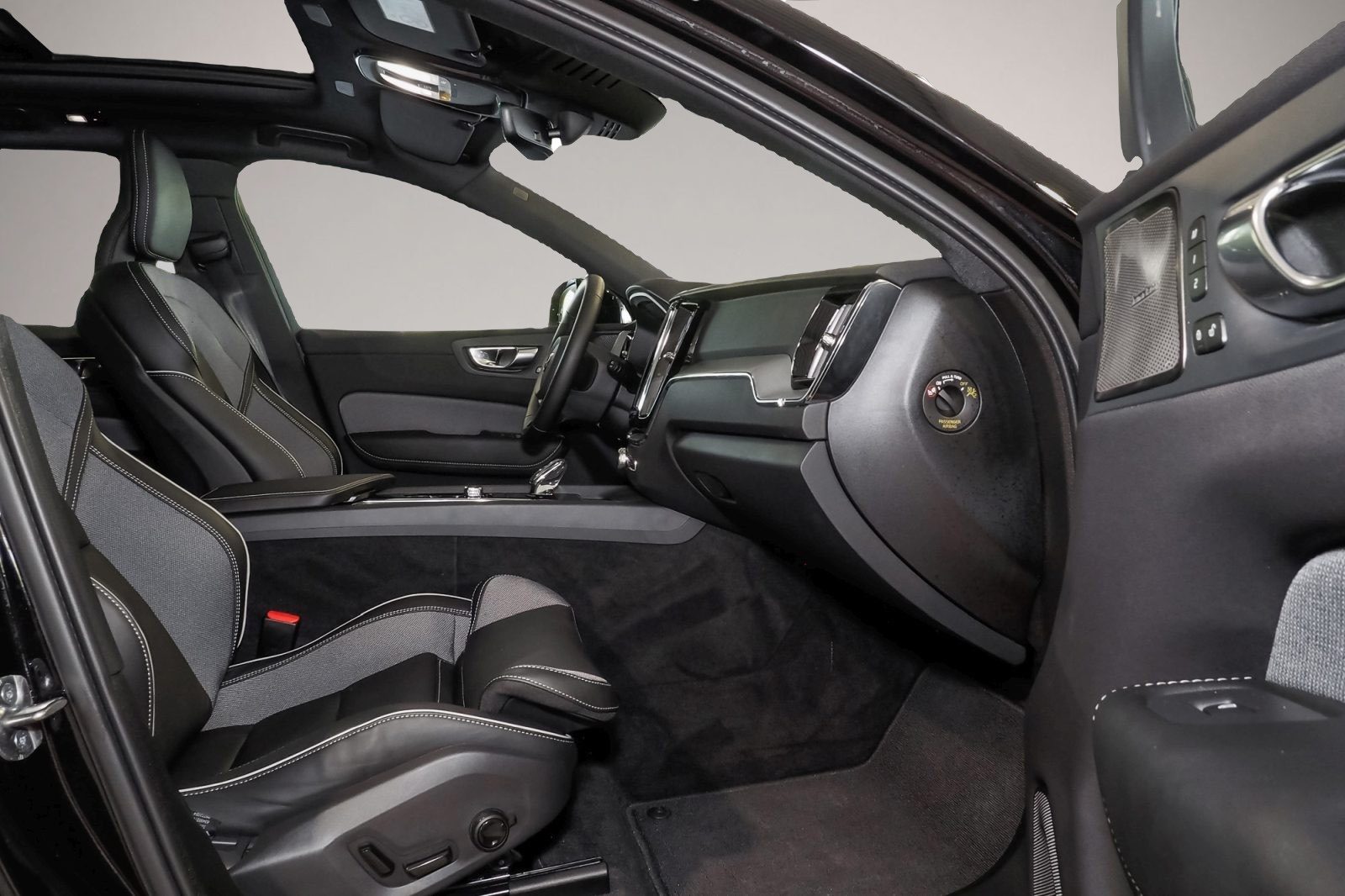 Bild 5 Volvo XC60 T6 Twin Engine AWD Plus Black Edition-Navi*