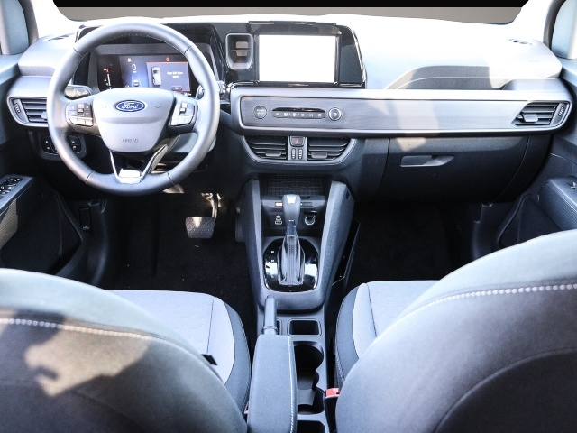 Fotografie 4 des Ford Tourneo Courier Titanium 1.0l 125PS AHK Winter 2