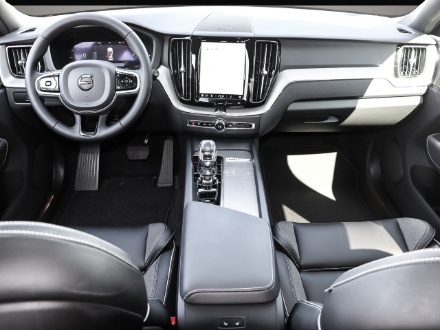 Bild 4 Volvo XC60 Plus Dark Recharge Plug-In Hybrid AWD T8 Tw