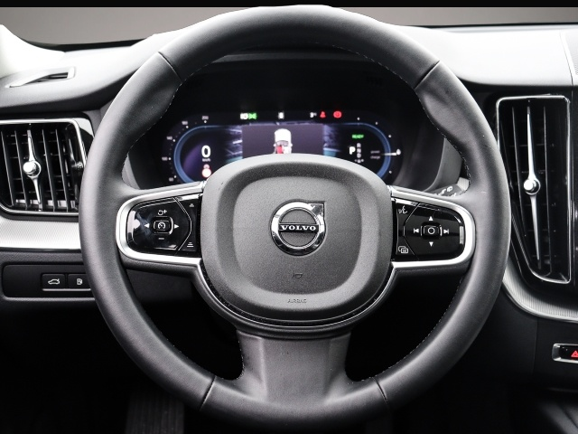 Volvo XC60 XC60 Plus Dark Recharge Plug-In Hybrid AWD T8 Tw - Thumbnail 5