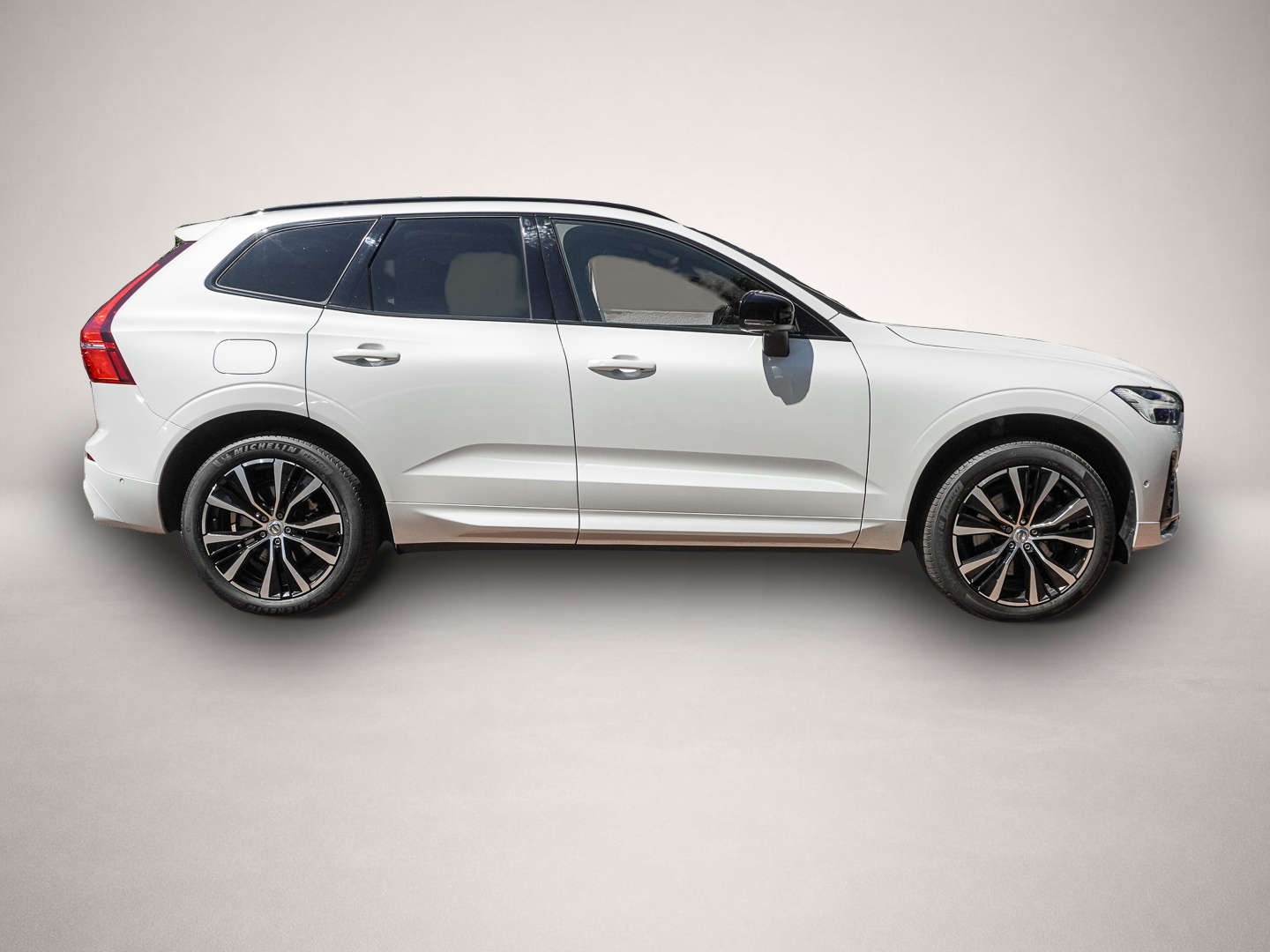 Bild 4 Volvo XC60 Plus Dark 2WD StandHZG Leder Digitales Cock
