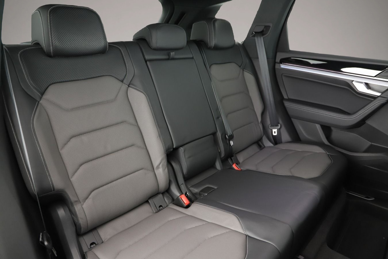 Bild 5 Volkswagen Touareg 3.0 TDI 4M Tip. R-Line Trailer Assist Hu