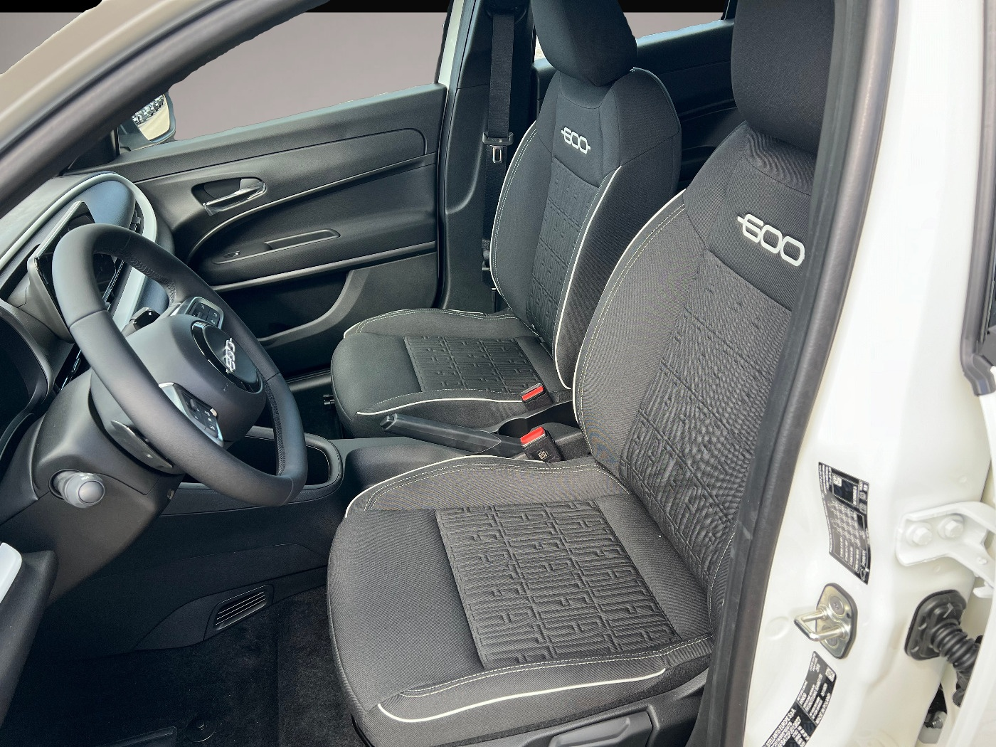 Bild 7 Fiat 600 1.2 Hybrid DCT *LED Sitzheizung Klima PDC*