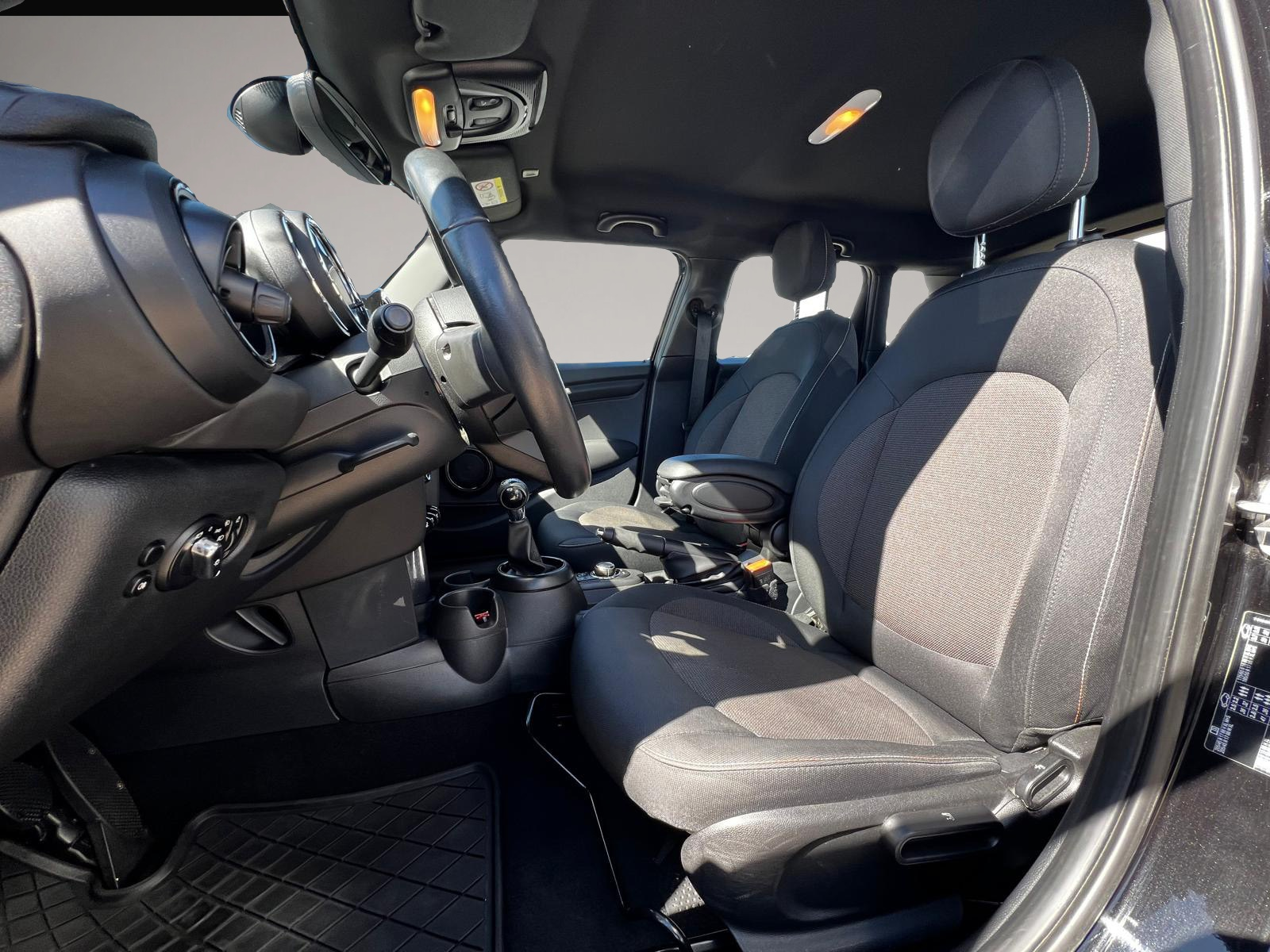 Bild 6 MINI Cooper 1.5 5-türig Cooper Essential Trim NAV Sit