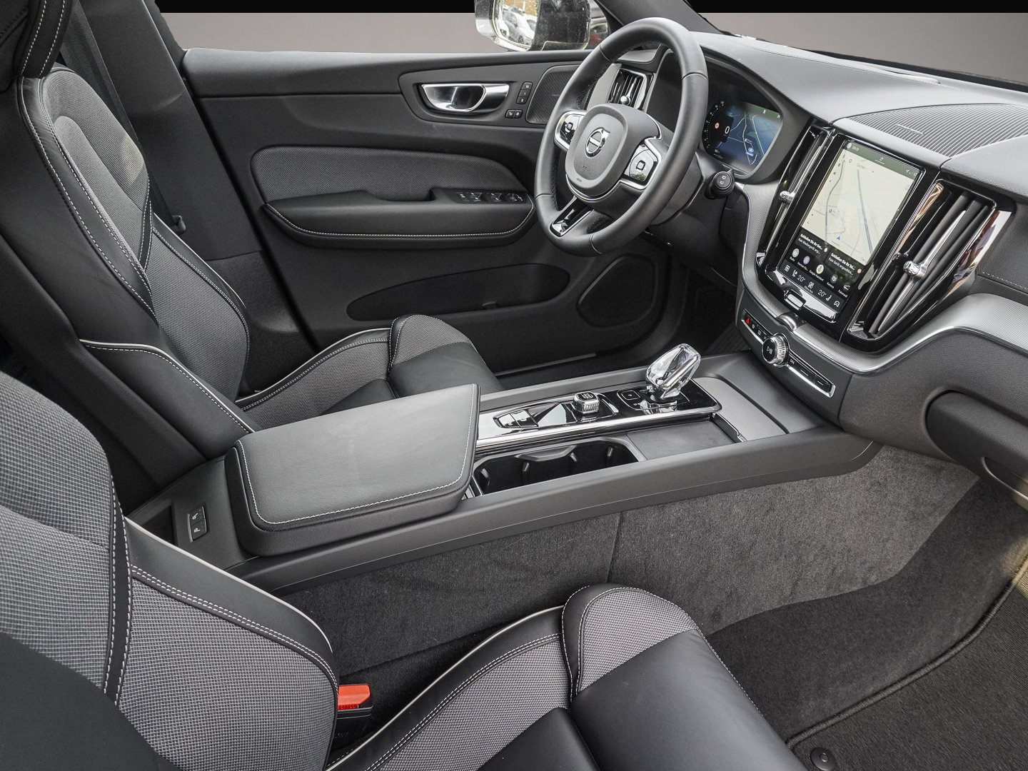 Bild 5 Volvo XC60 T8 AWD Ultra Black Ed. Plug-In Pano Head UP