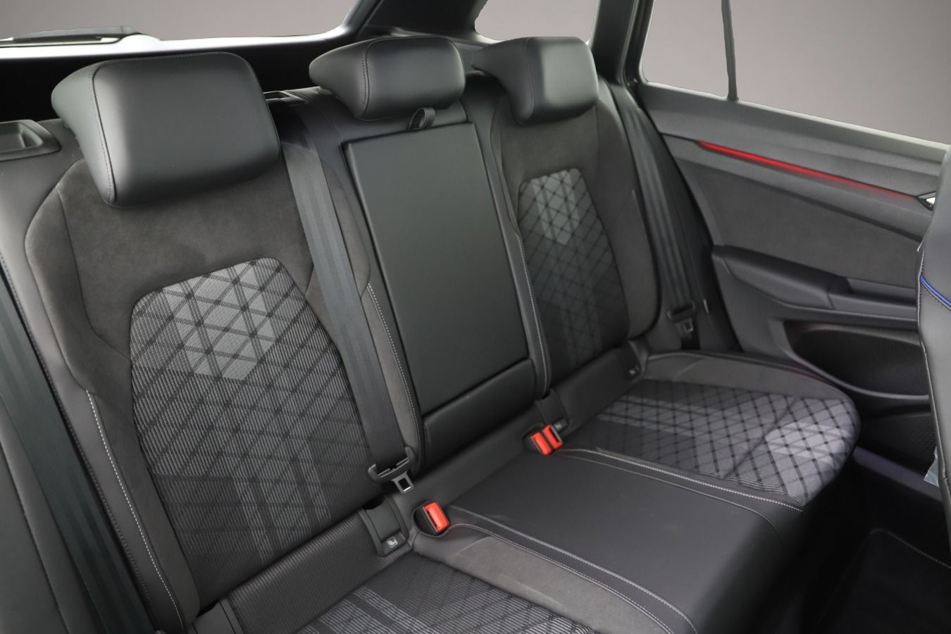 Bild 5 Volkswagen Golf 8 VIII Variant 2.0 TDI DSG R-Line Black-Sty